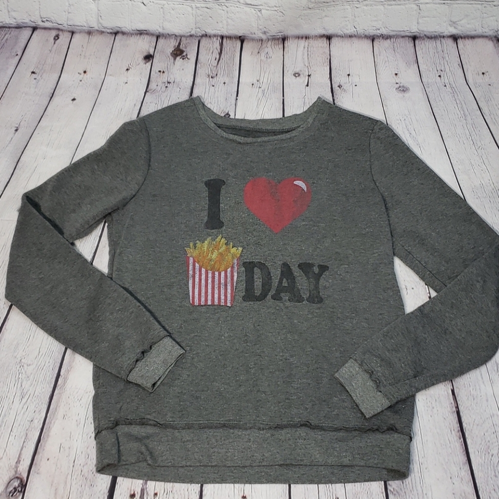 Well Worn “I Heart Fry Day” Sweatshirt Gray Small
